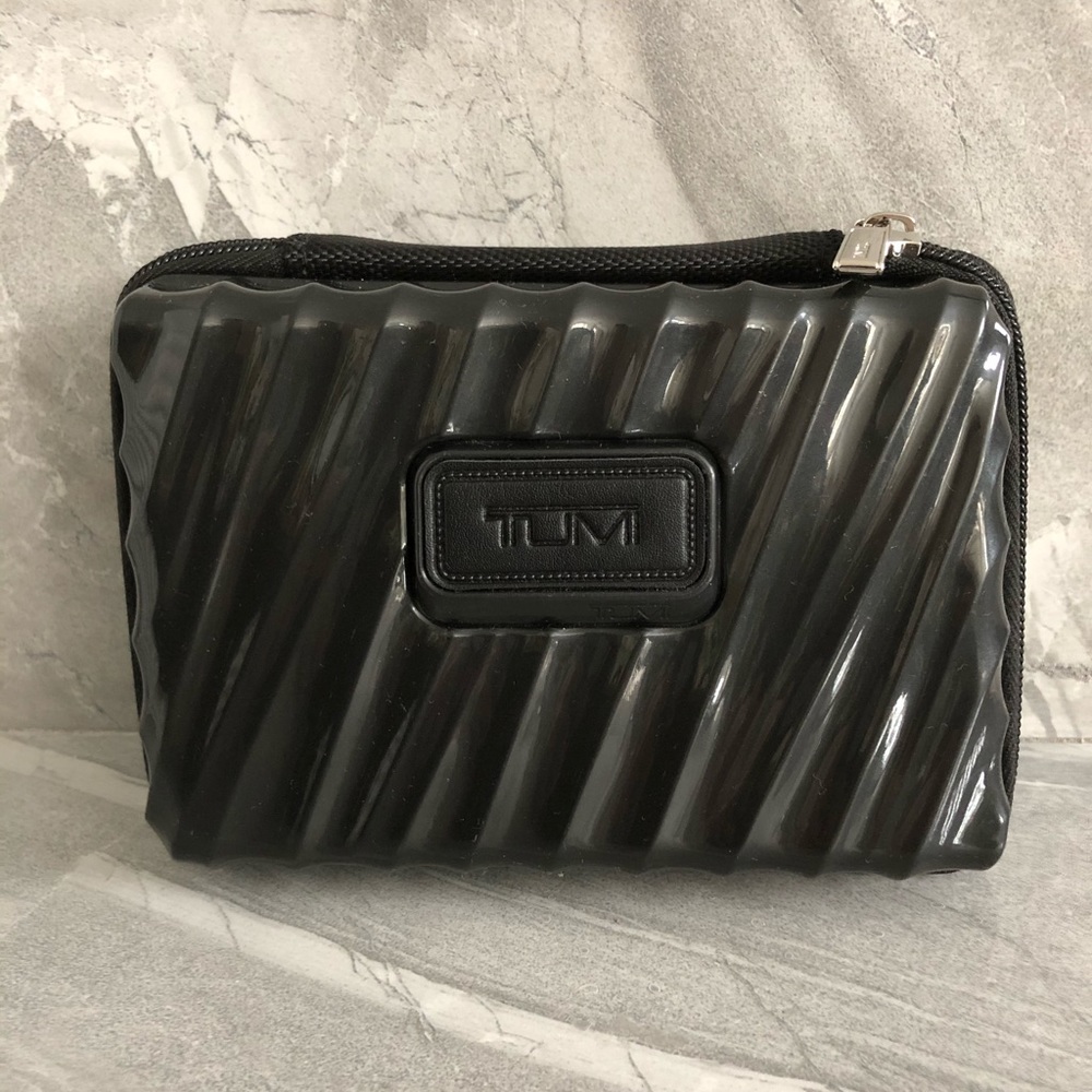 Tumi for Delta Amenity Kit